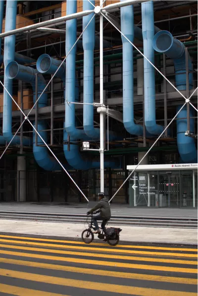le_cycliste_du_centre_pompidou