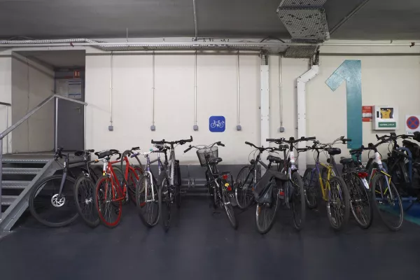 Zone vélos Hôtel de Ville 