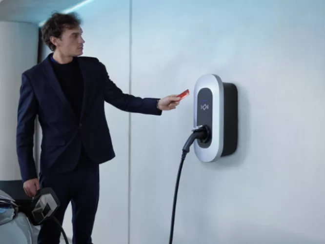 Borne recharge parking - Crédit Total