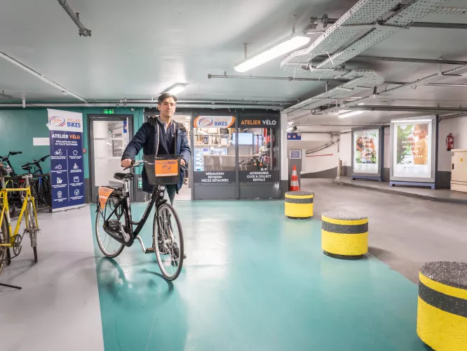 Parking Saemes Meyerbeer Opera - Holland Bikes