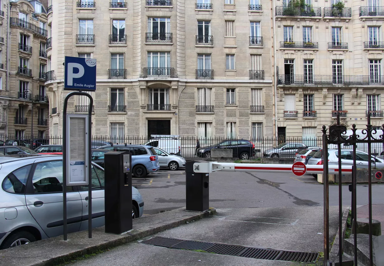 Parking_Emile_Augier_entrée