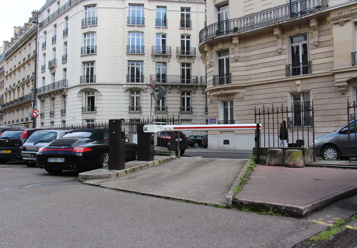 Parking_Emile_Augier_sortie