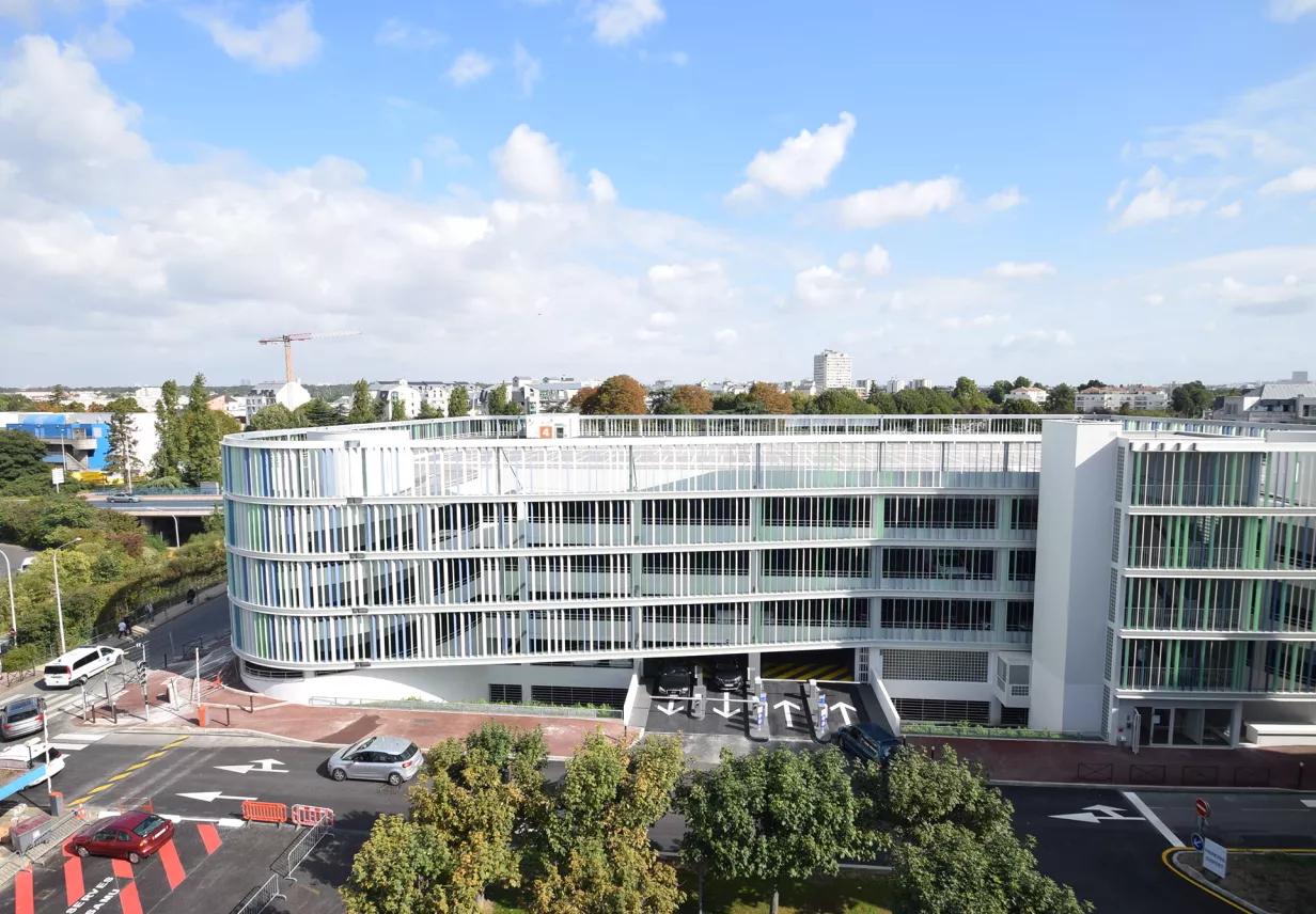 Parking_Hôpital_Henri_Mondor_vue_extérieur