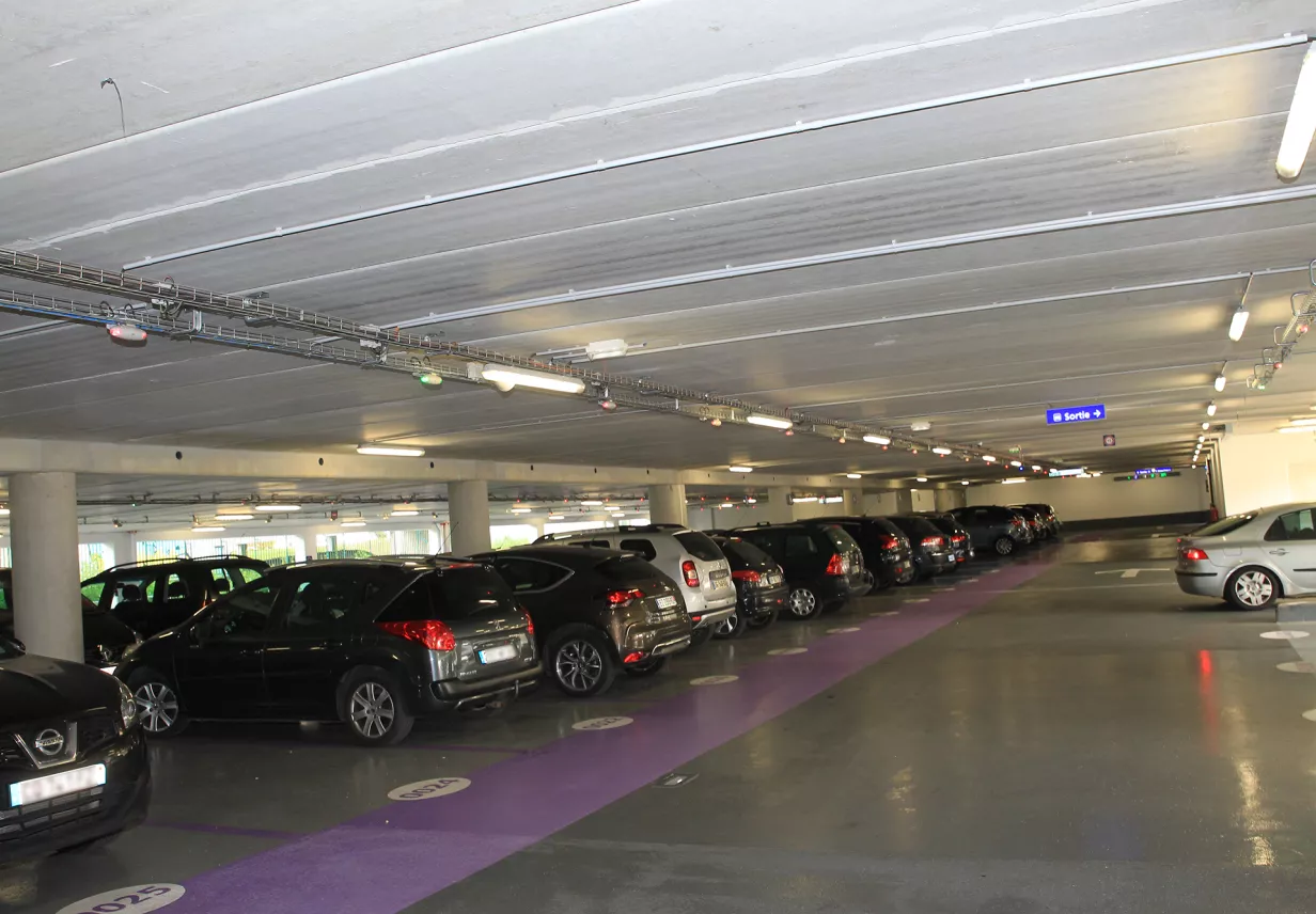Parking_Hopital_Henri_Mondor_indoor