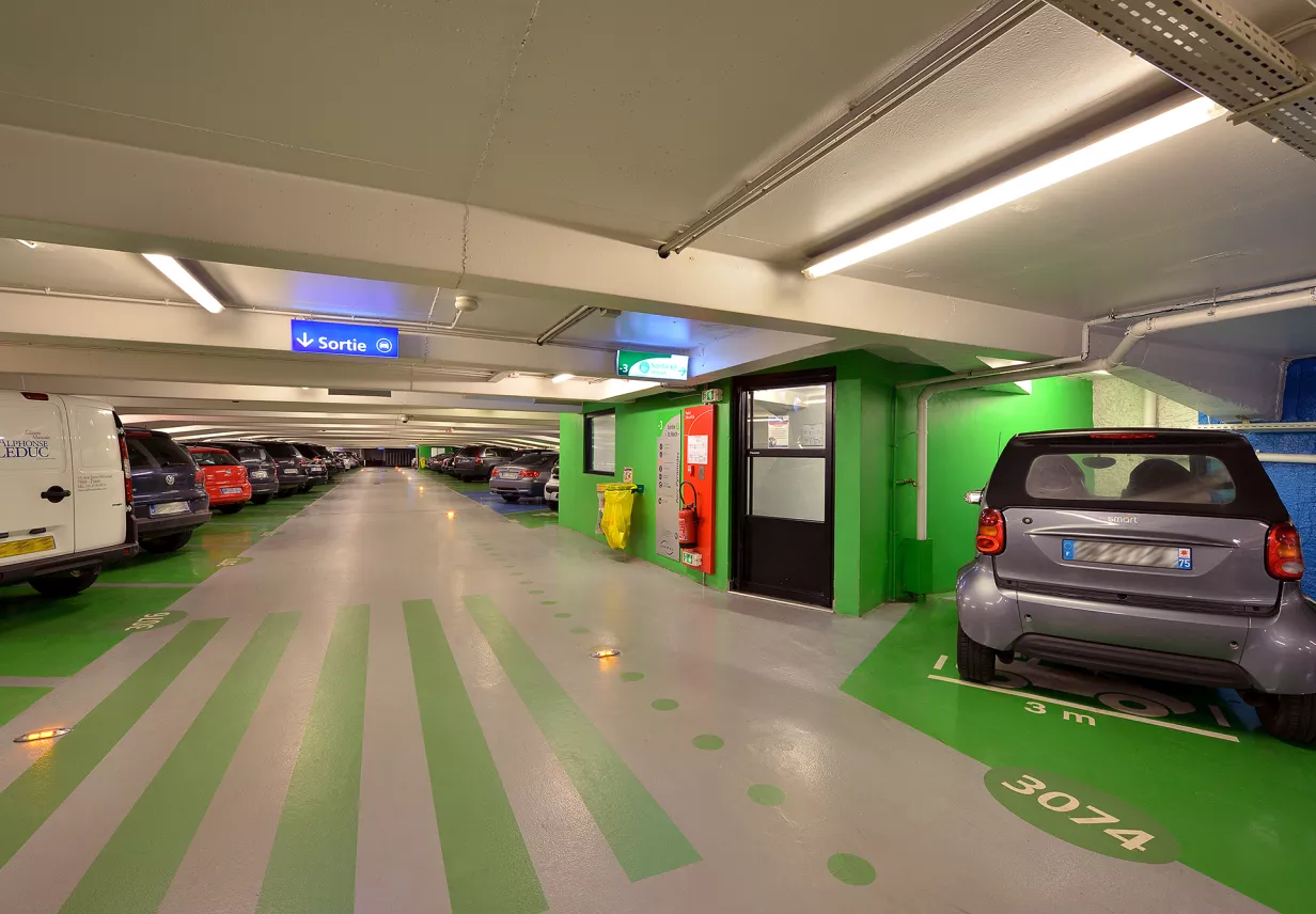 Parking_Pyramides_indoor