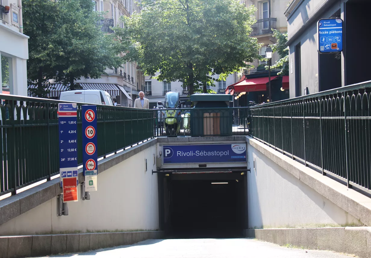 Parking_Rivoli_Sebastopol_entrée