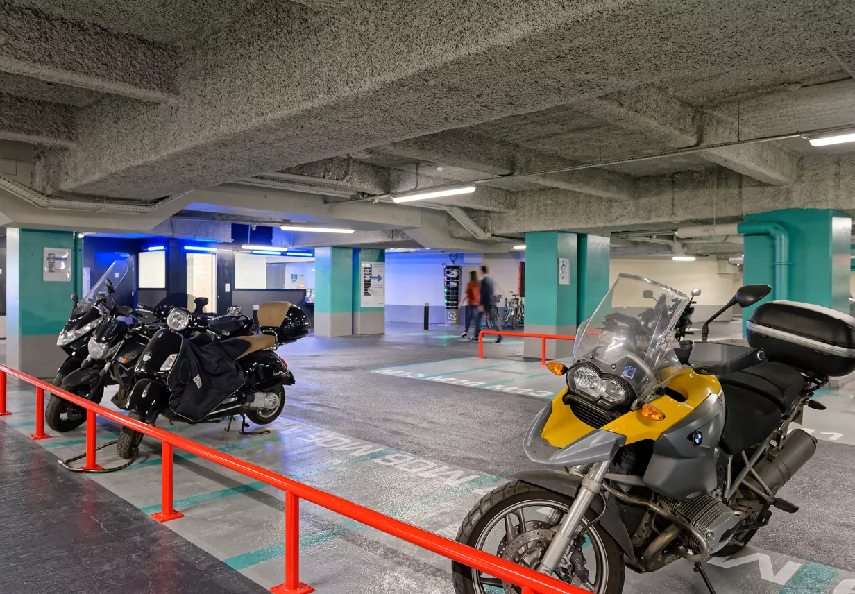 Parking_Les_Halles_Saint_Eustache_moto