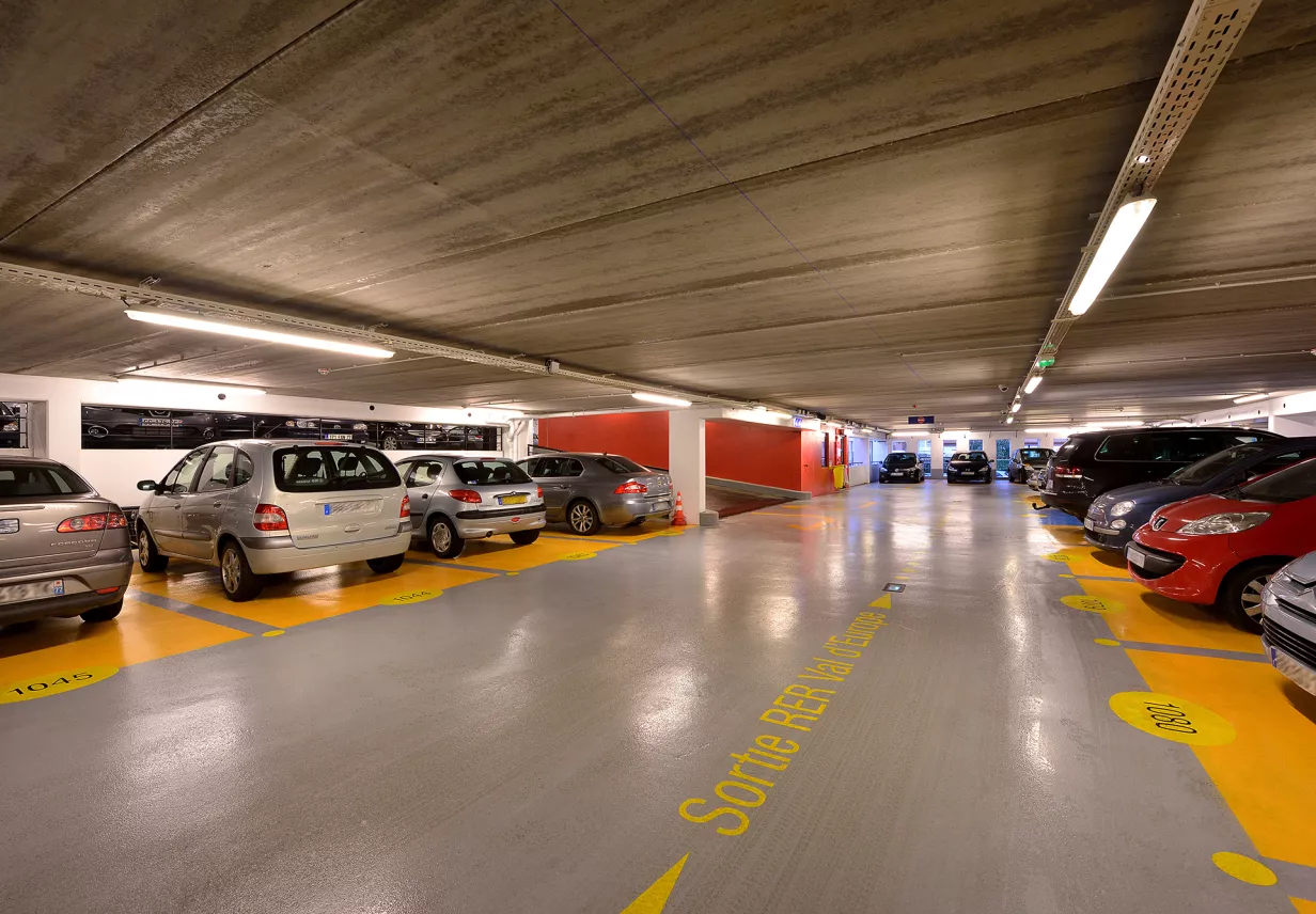 Parc_Relais_Val_d'Europe_Serris_Montévrain_intérieur