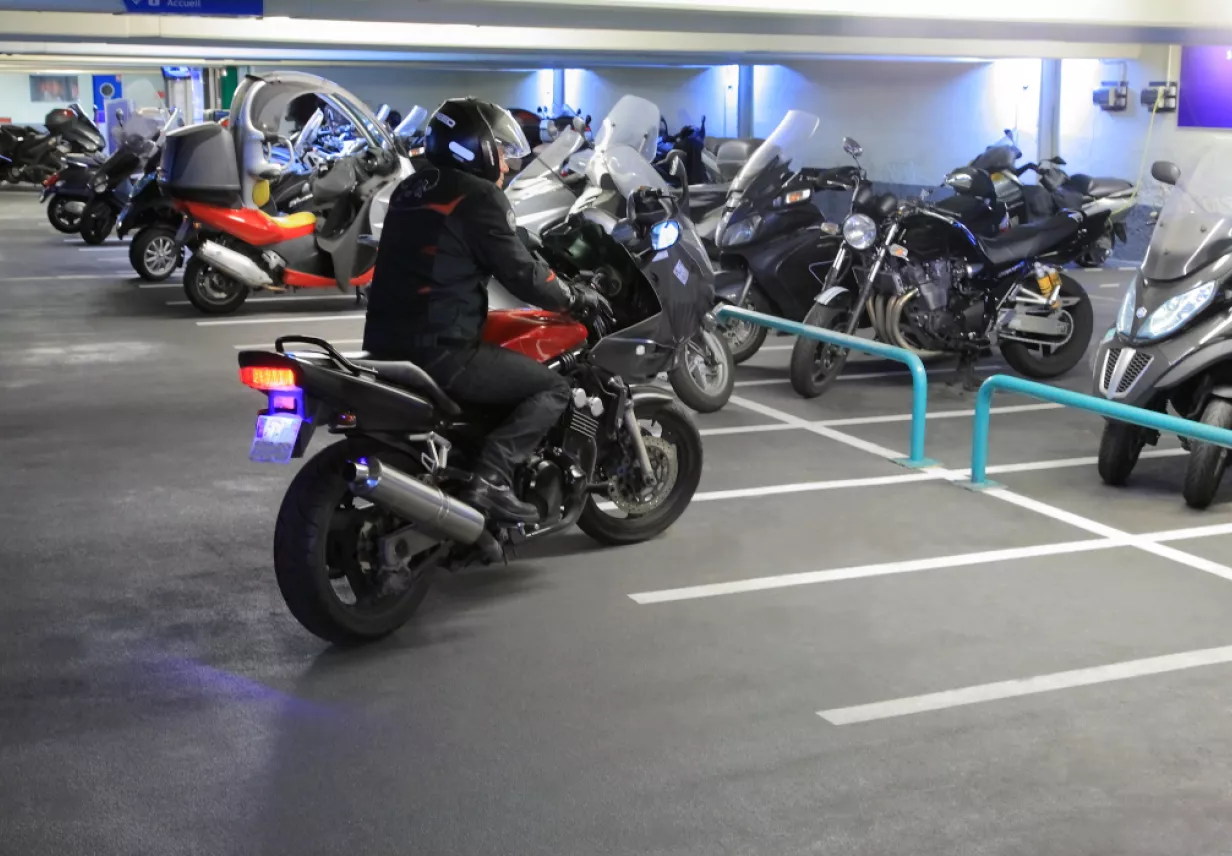 Zone motos parking Méditerranée