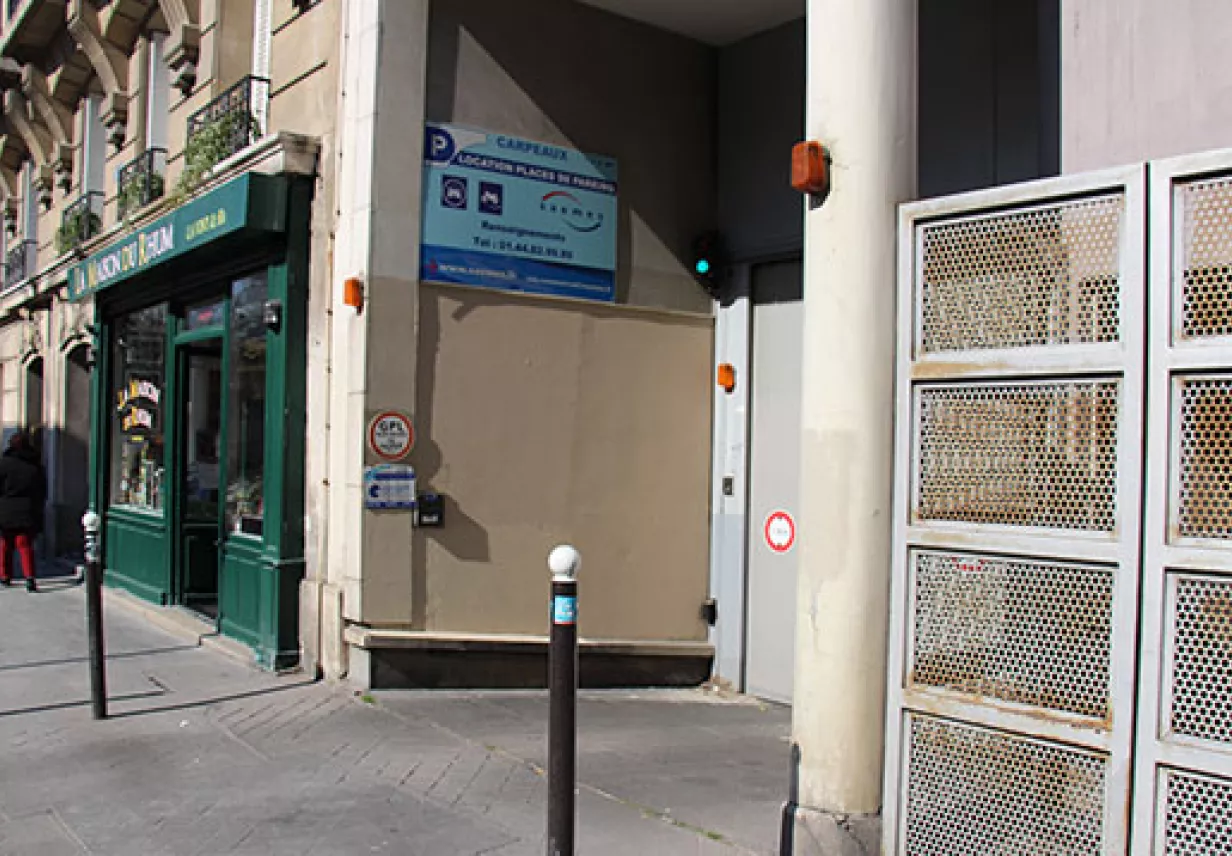 Parking Carpeaux entrée