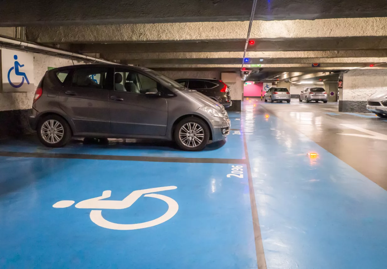 Parking Madeleine Tronchet barrière places PMR