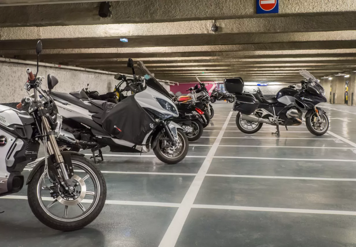 Parking Madeleine Tronchet barrière motos