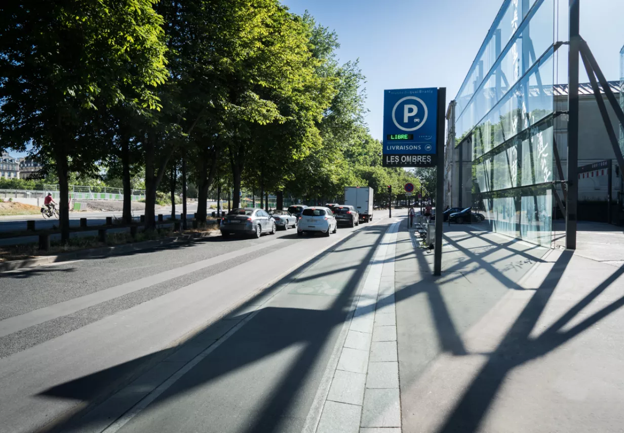 Parking Quai Branly Tour Eiffel P