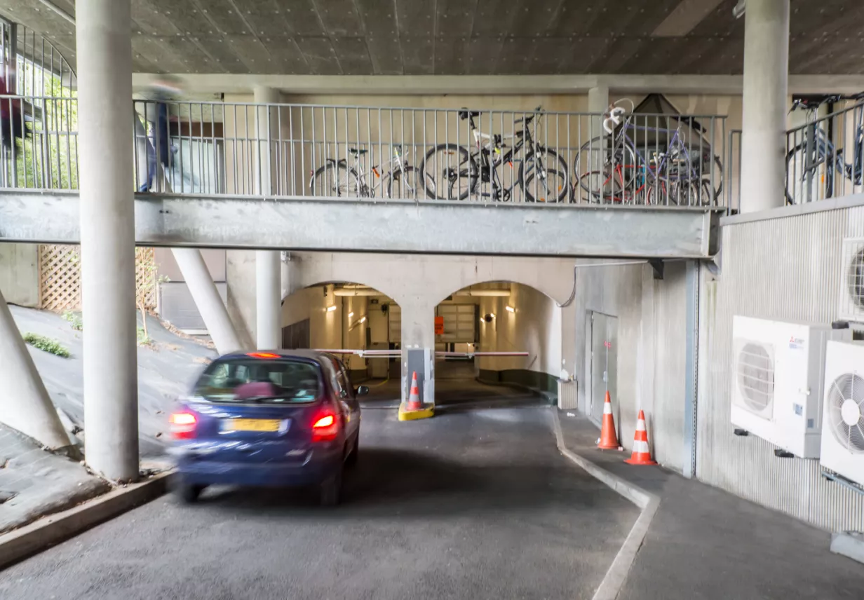 Parking Hôpital St Louis - Entrée