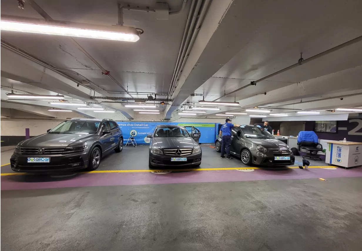 Detailcar parking Pyramides