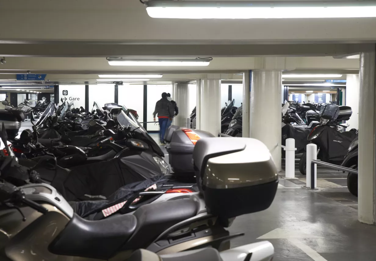 Zone motos Méditerranée Gare de Lyon 
