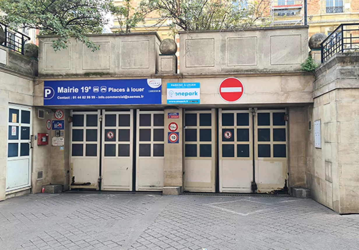 Parking Mairie du 19e entrée