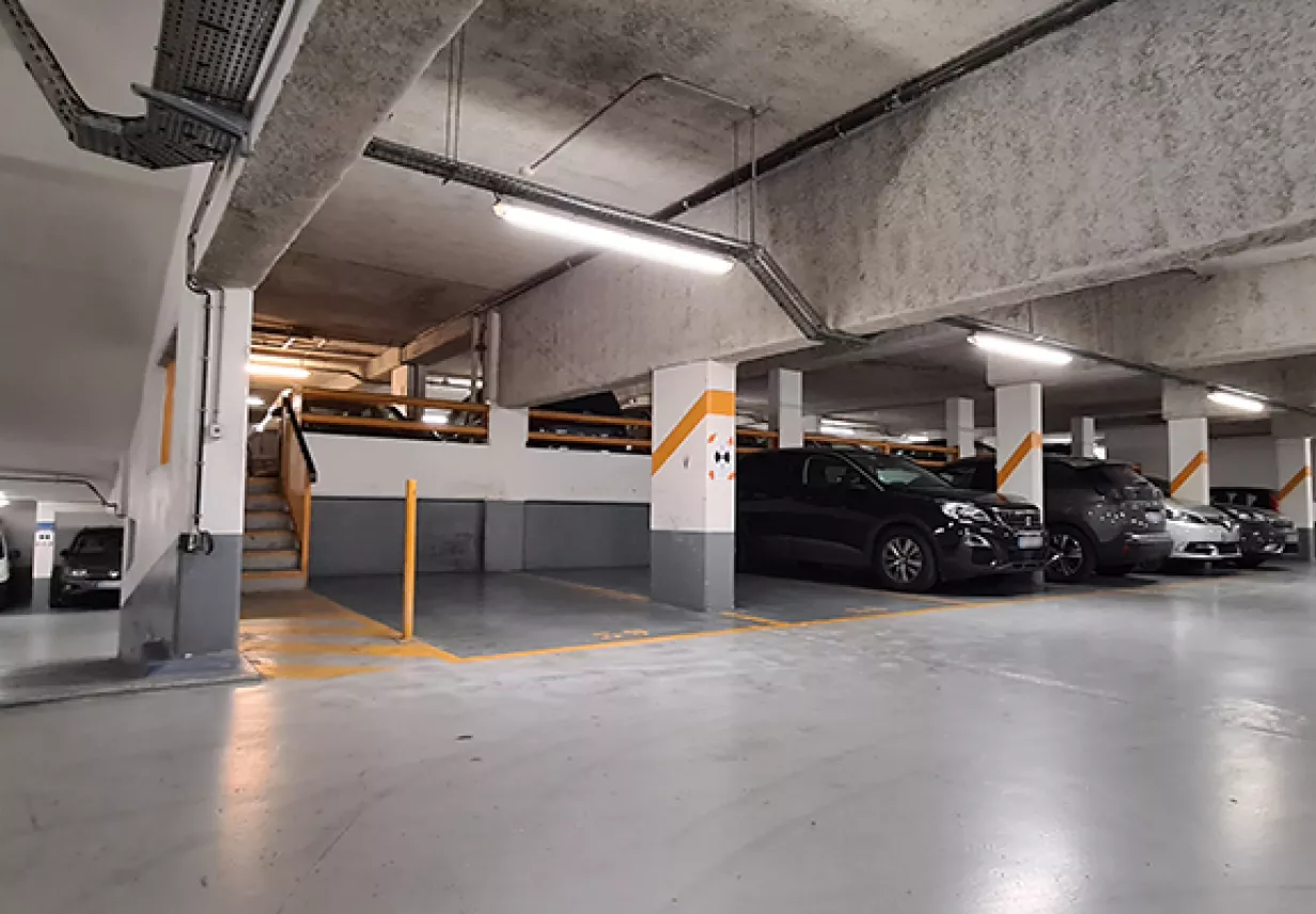 Parking Milton stationnement voiture et rampe