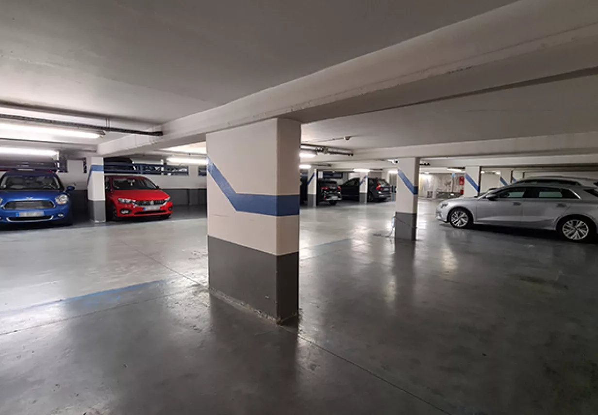 Parking Milton place de stationnement 