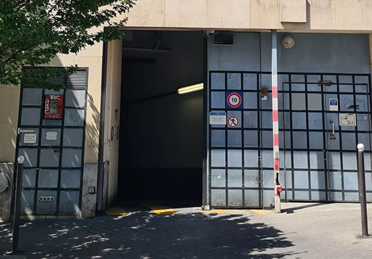 Parking Milton entrée