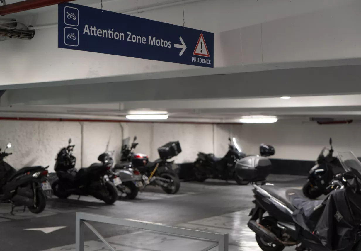 Motos - Parking Bac